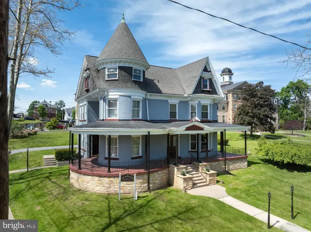 501 Walnut St, HOLLIDAYSBURG