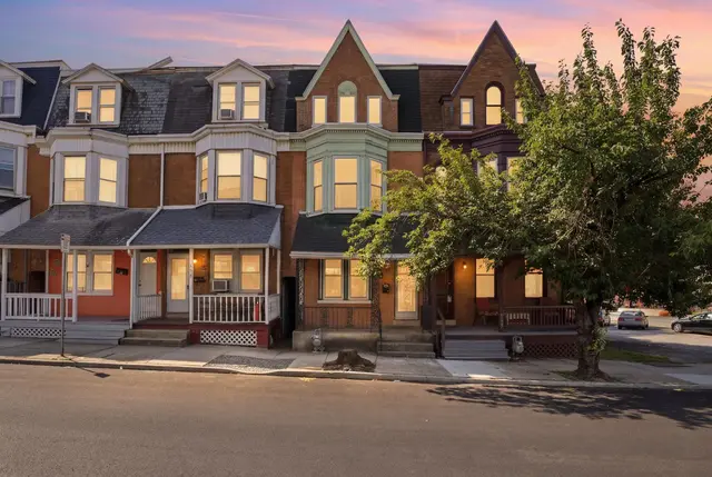 946 W College Ave, York