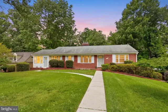 228 Northwest Ter, Silver Spring