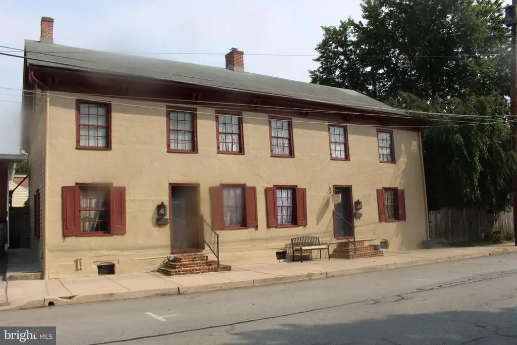 110-114 E Market St, MARIETTA