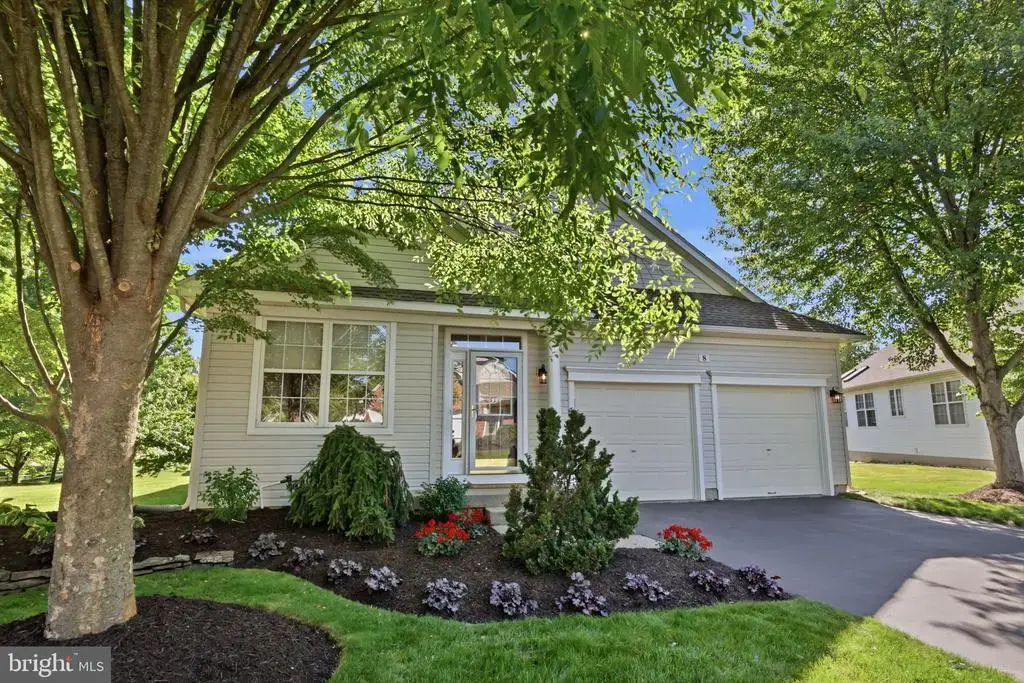 8 Tupelo Ln, LANGHORNE