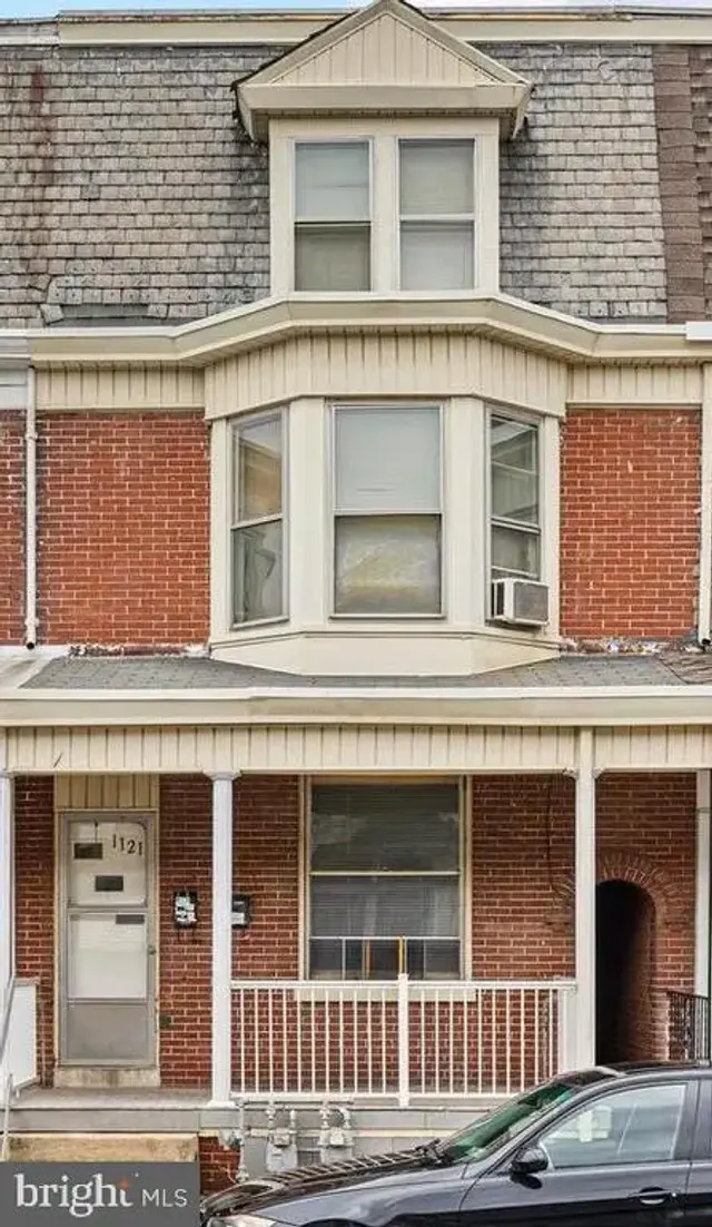 1121 W Poplar St, York