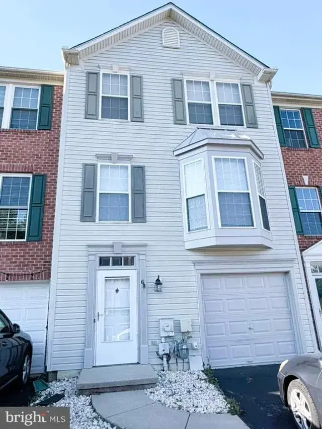68 Alexis Dr, Newark