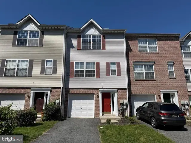 99 Highland Cir, Newark
