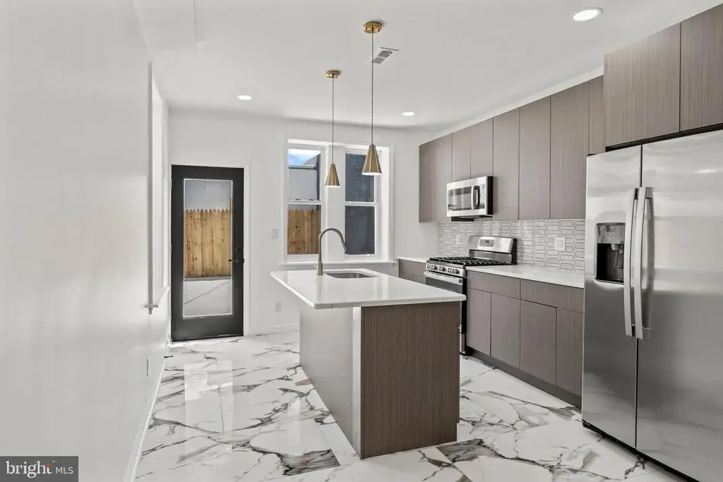 1211 S 15th St, PHILADELPHIA