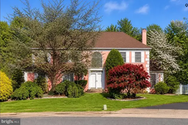 1007 Fawn Dr, Southampton