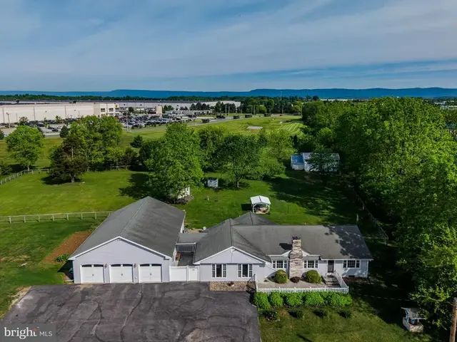 1617 Walnut Bottom Road, Carlisle