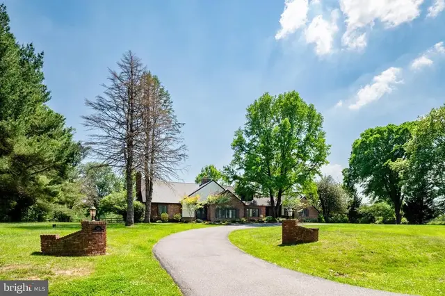 120 Ashton Oaks Court, Ashton