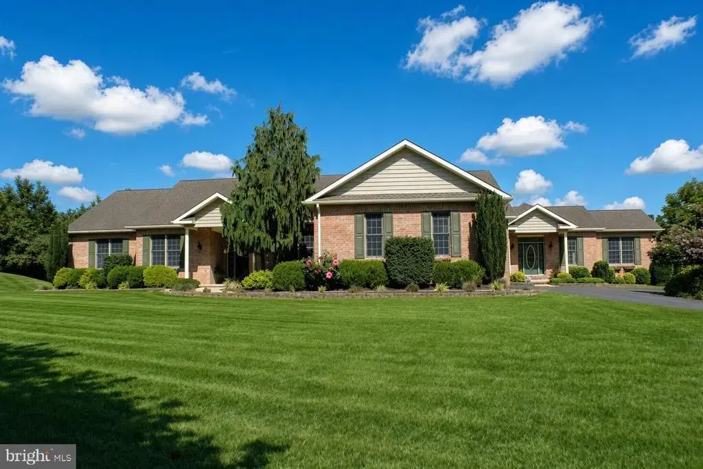 1084 Old School Rd, QUAKERTOWN