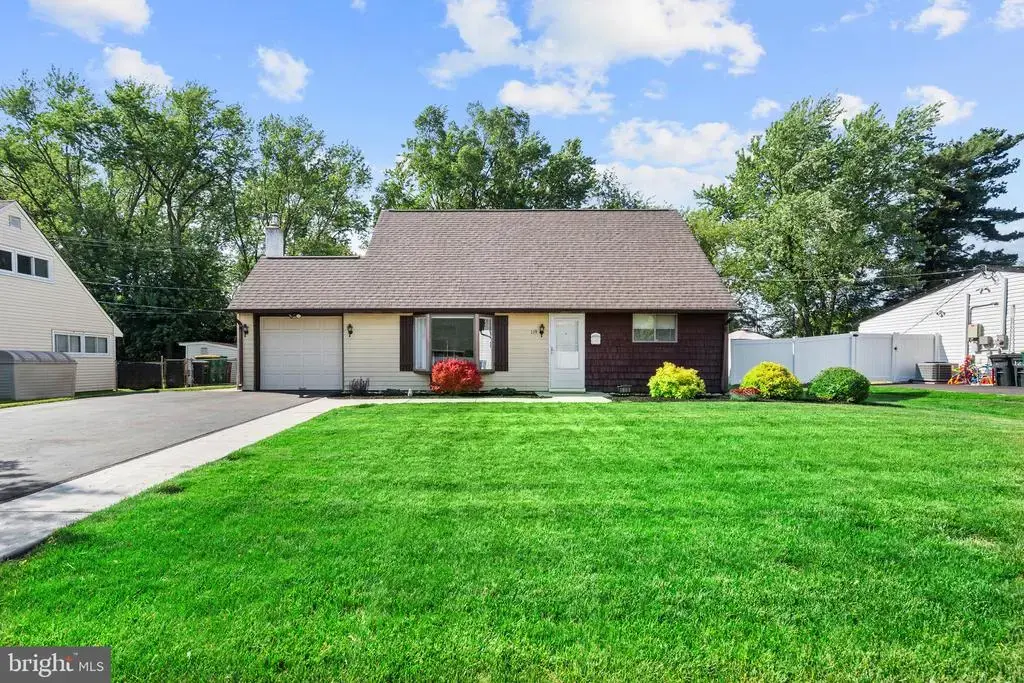 119 Harvest Rd, LEVITTOWN