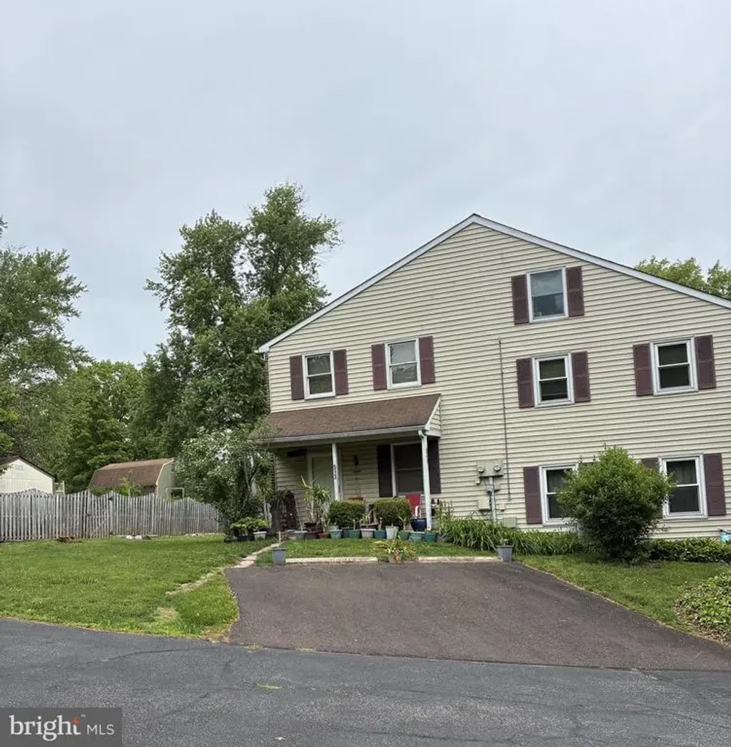 513 Hickory Ln, SELLERSVILLE