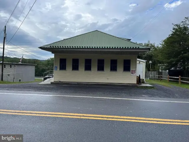 83 N Market St, Millerstown