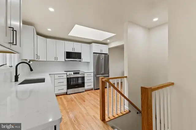 6211 Houston Ct, Alexandria
