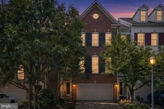 811 Oak Knoll Ter, Rockville