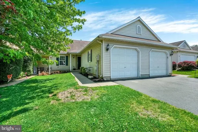 611 Blossom Hill Ln, Dallastown