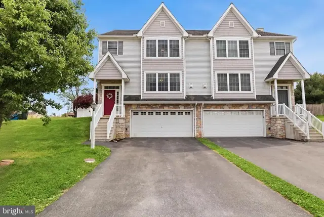 560 Nantucket Dr, Red Lion
