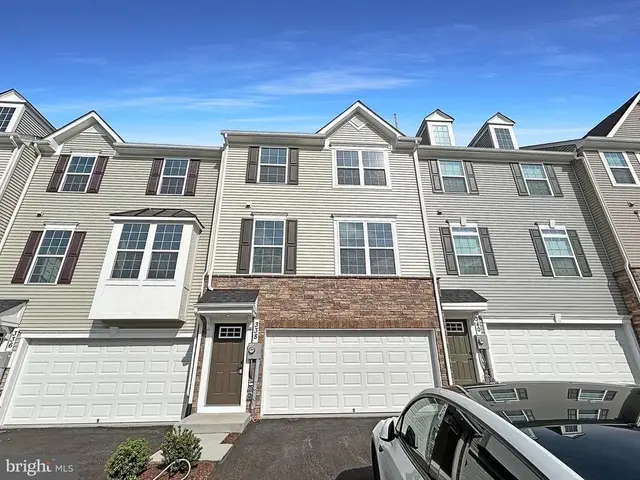 338 Paca Gardens Ln, Frederick