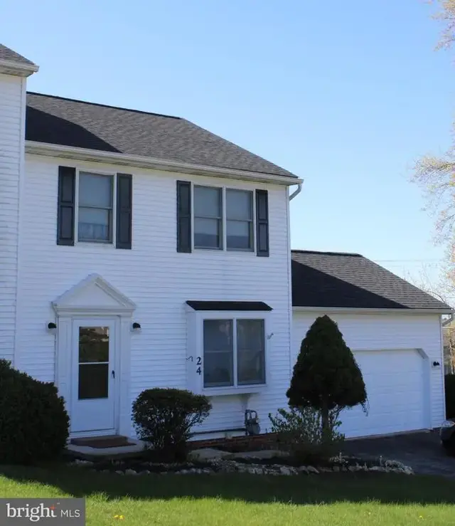 24 Ovelton Ave, Stewartstown