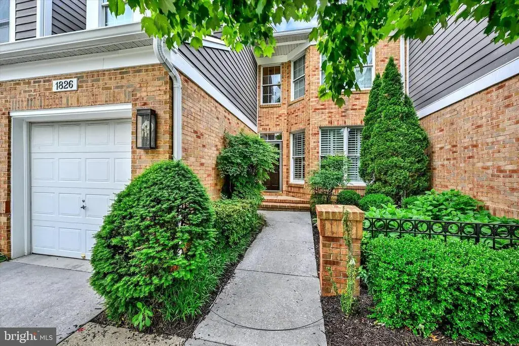 1826 Courtyard Cir #1826, BALTIMORE