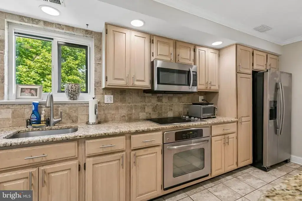 1740 Oakwood Ter #14-i, PENN VALLEY