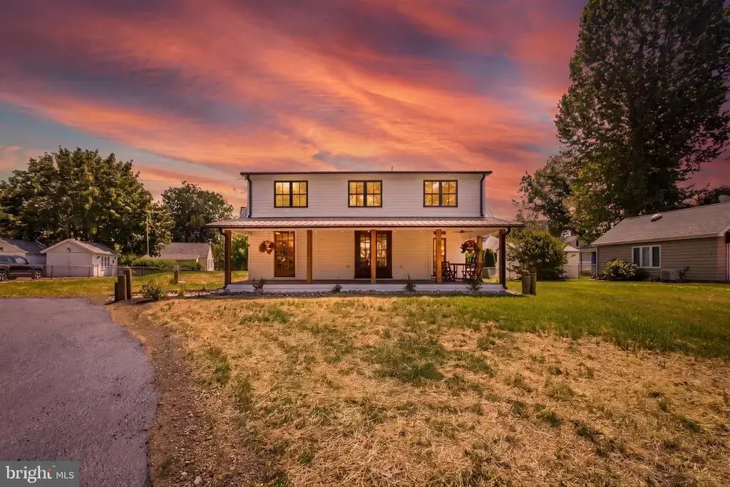 70 Park Ln, EARLEVILLE