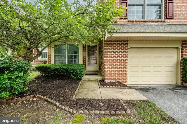 9 Oak Leaf Ln, Downingtown