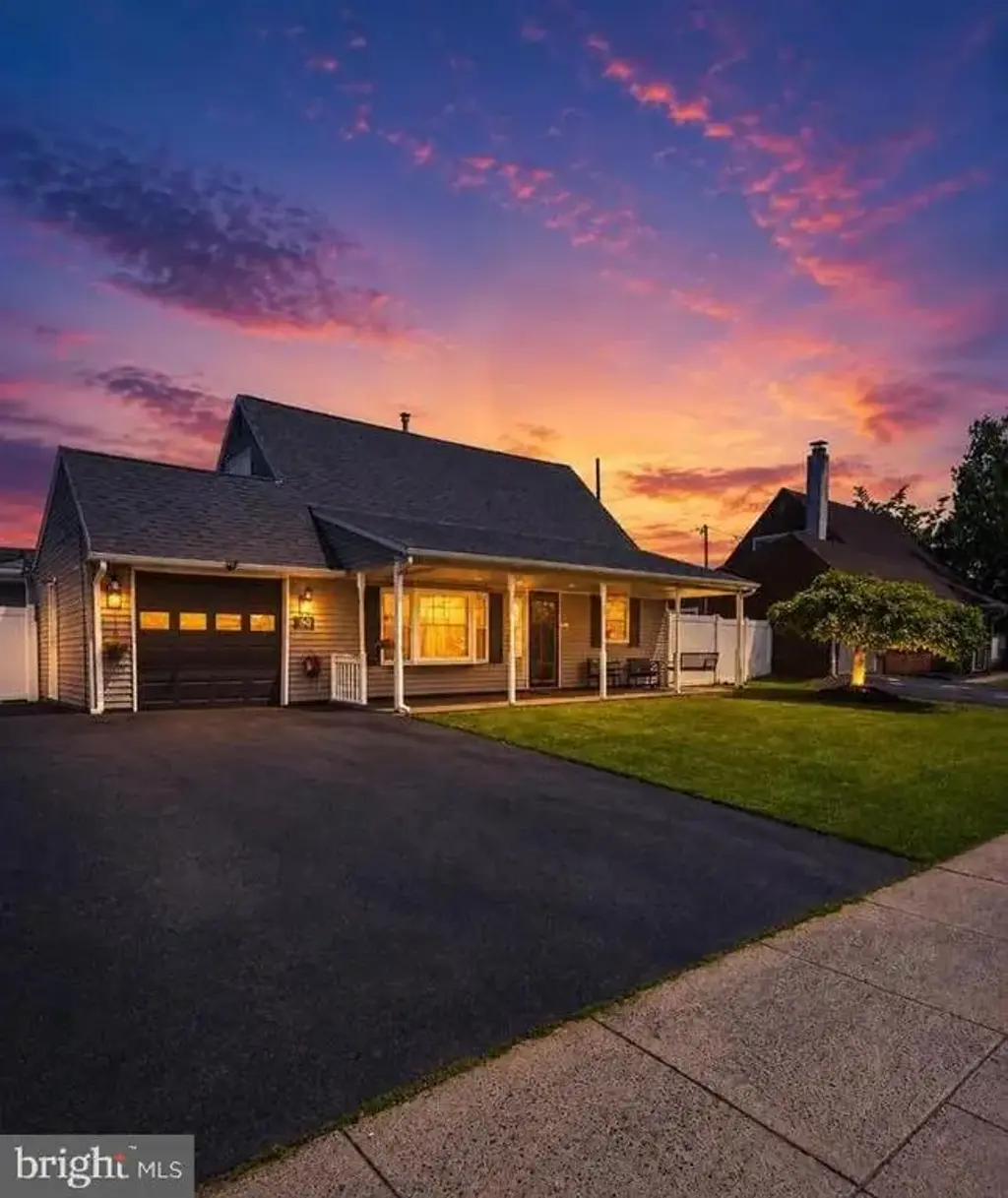60 Indigo Rd, LEVITTOWN