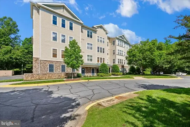 310 High Gables Dr #307, Gaithersburg