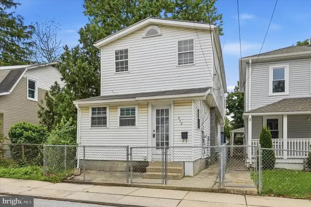 738 Edison St, York