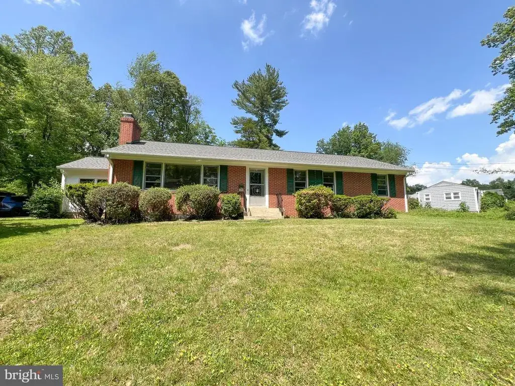 10001 Woodhill Rd, BETHESDA