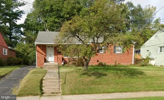 2620 N Sycamore St, Arlington