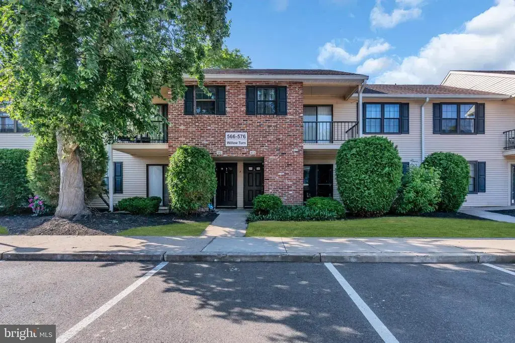 572b Willow Turn, MOUNT LAUREL