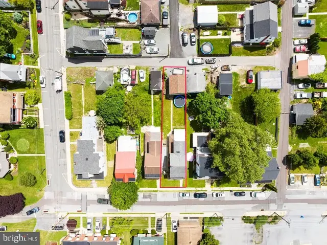 28 E Front St, Mohnton