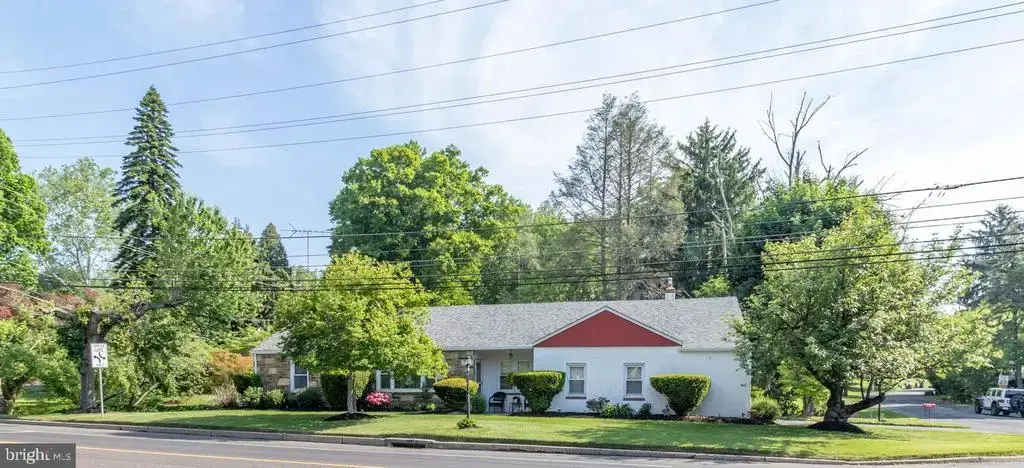 203 W County Line Rd, HUNTINGDON VALLEY