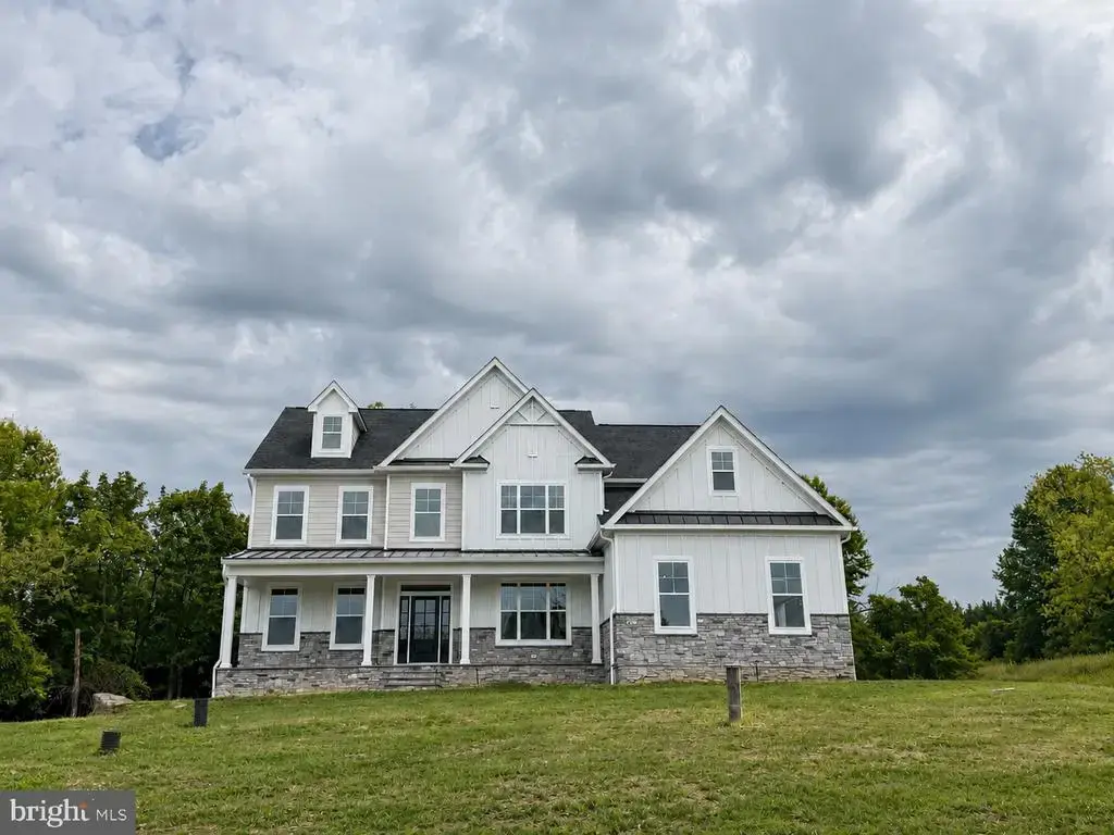 Lot 8 Wanda, WORCESTER