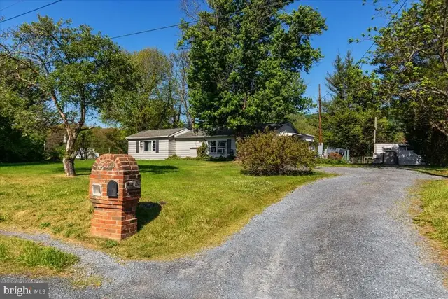 500 S Hayfield Rd, Winchester