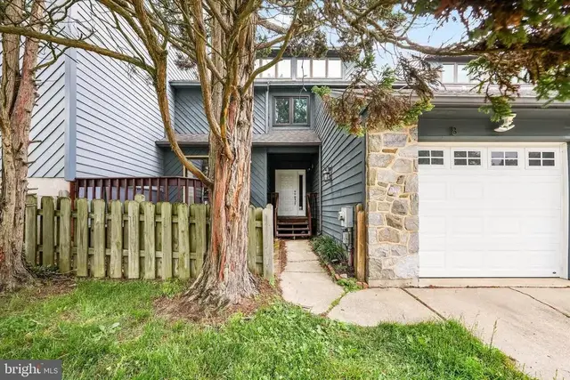 8 Foxtail Ct, Newark