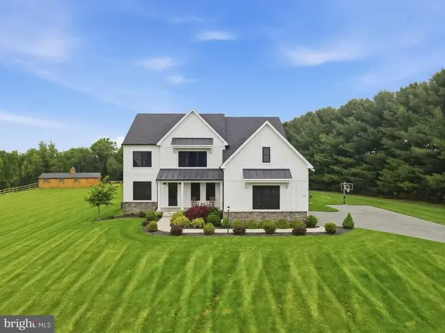 330 Brookfield Dr, Sykesville