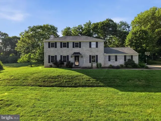 609 E Pleasant Grove Rd, West Chester