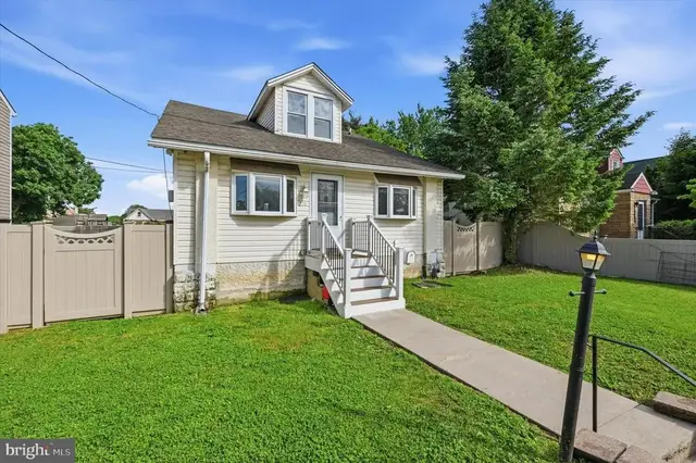 218 N Sylvania Ave, Jenkintown