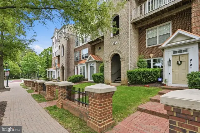 214-d Fallsgrove Blvd #12, Rockville