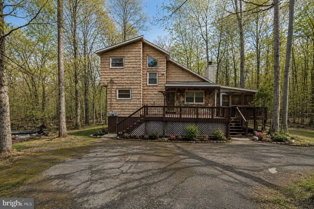 1328 Winding Way, TOBYHANNA