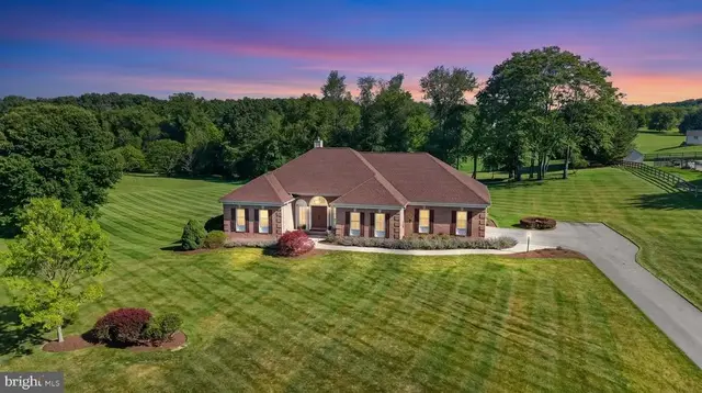 710 Waters Edge Ct, Sykesville