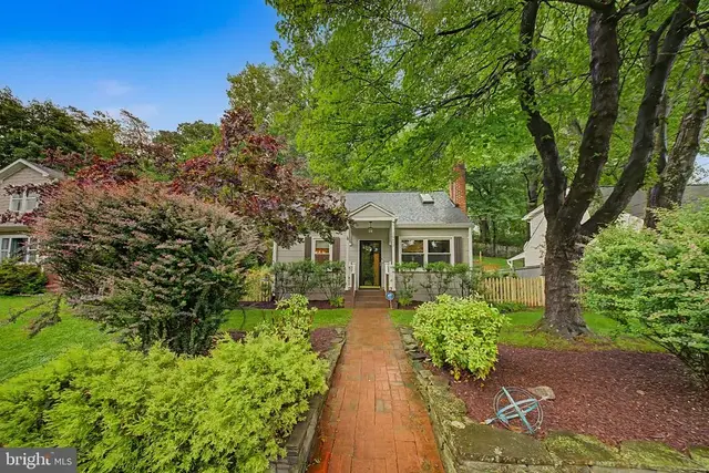 10427 Kensington Pkwy, Kensington