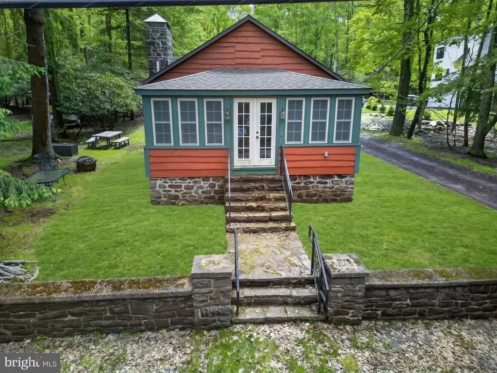 121 S Lake Dr, LAKE HARMONY