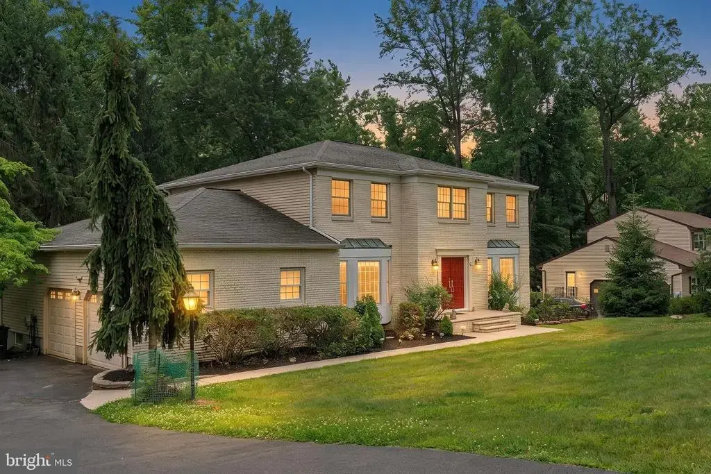 23 Willis Dr, EWING