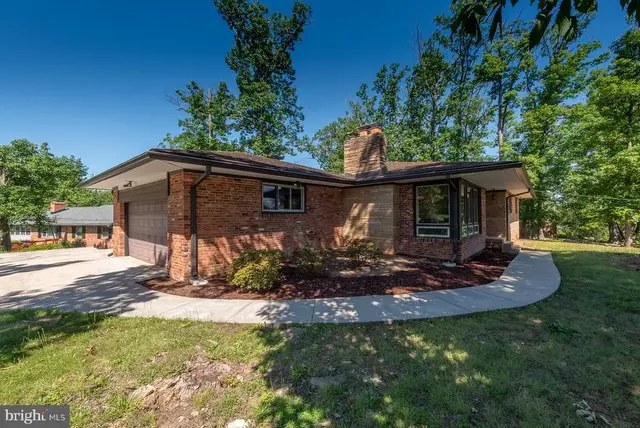 7041 Cindy Ln, Annandale