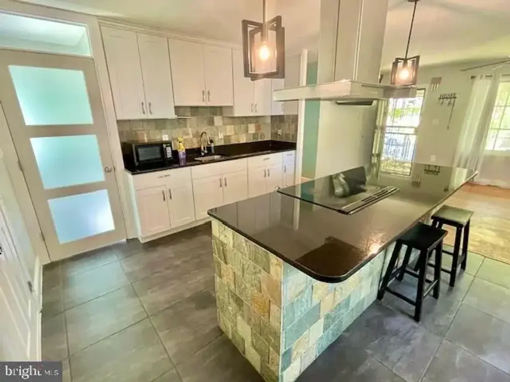 5502 Belva Pl, LANHAM
