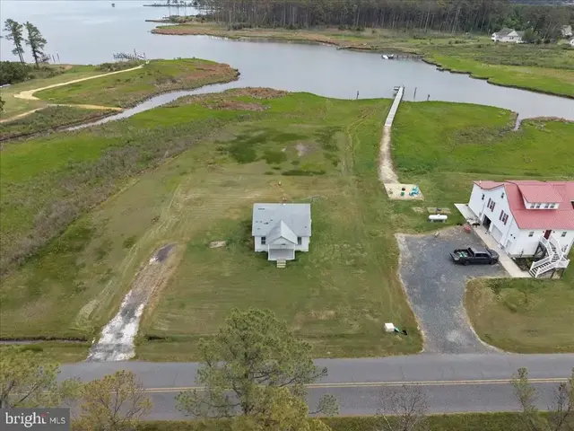 636 Hills Point Rd, Cambridge