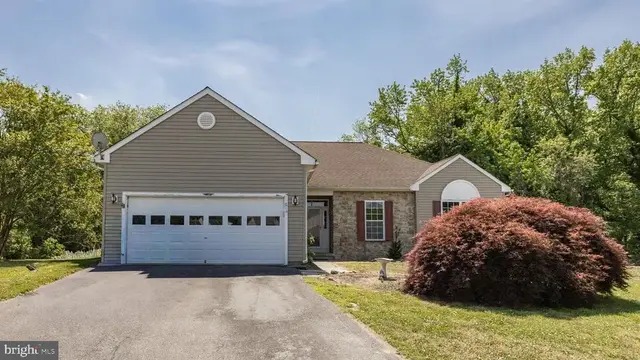 291 Berwick Ln, Dover